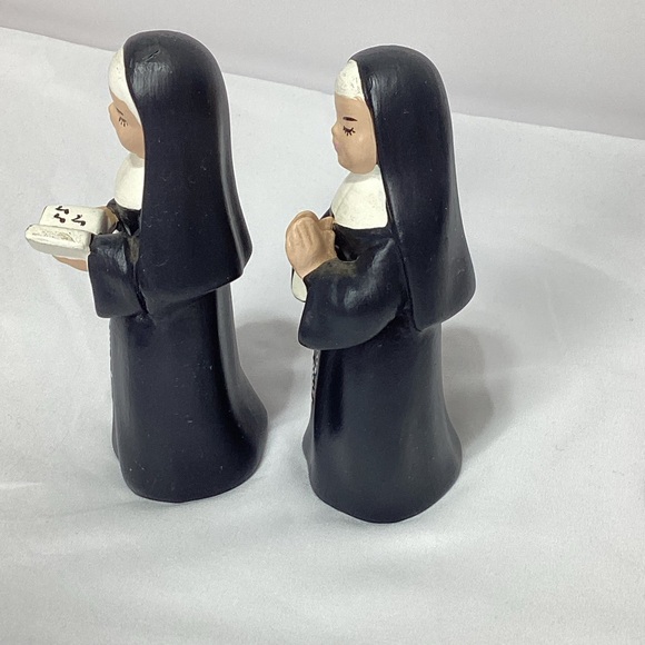 Vintage Nun Figurine Set of Two Made In Japan - Picture 3 of 8